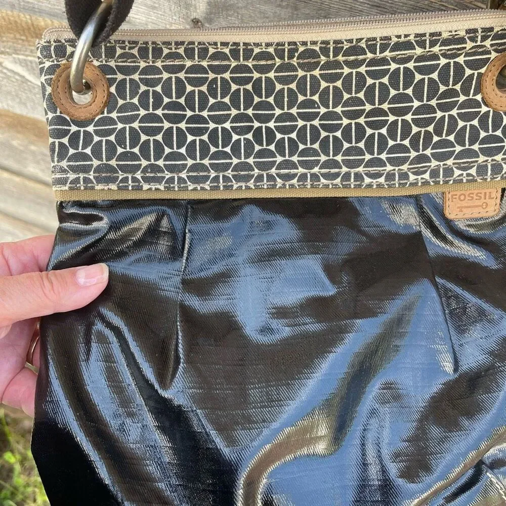 Fossil Key-Per medium black crossbody bag. - Picture 4 of 7